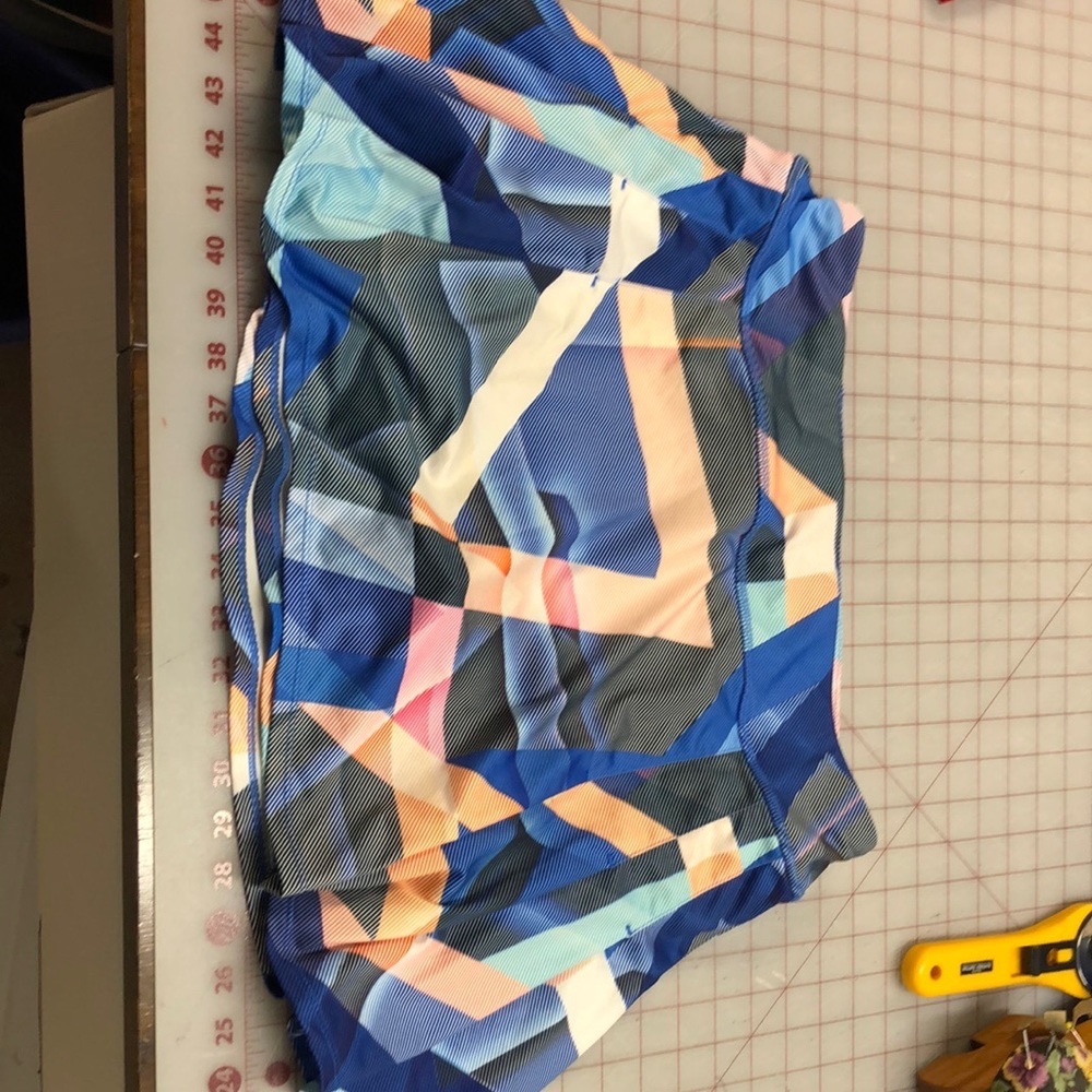 Althleta run, golf, tennis skort Sz L multicolor. EUC